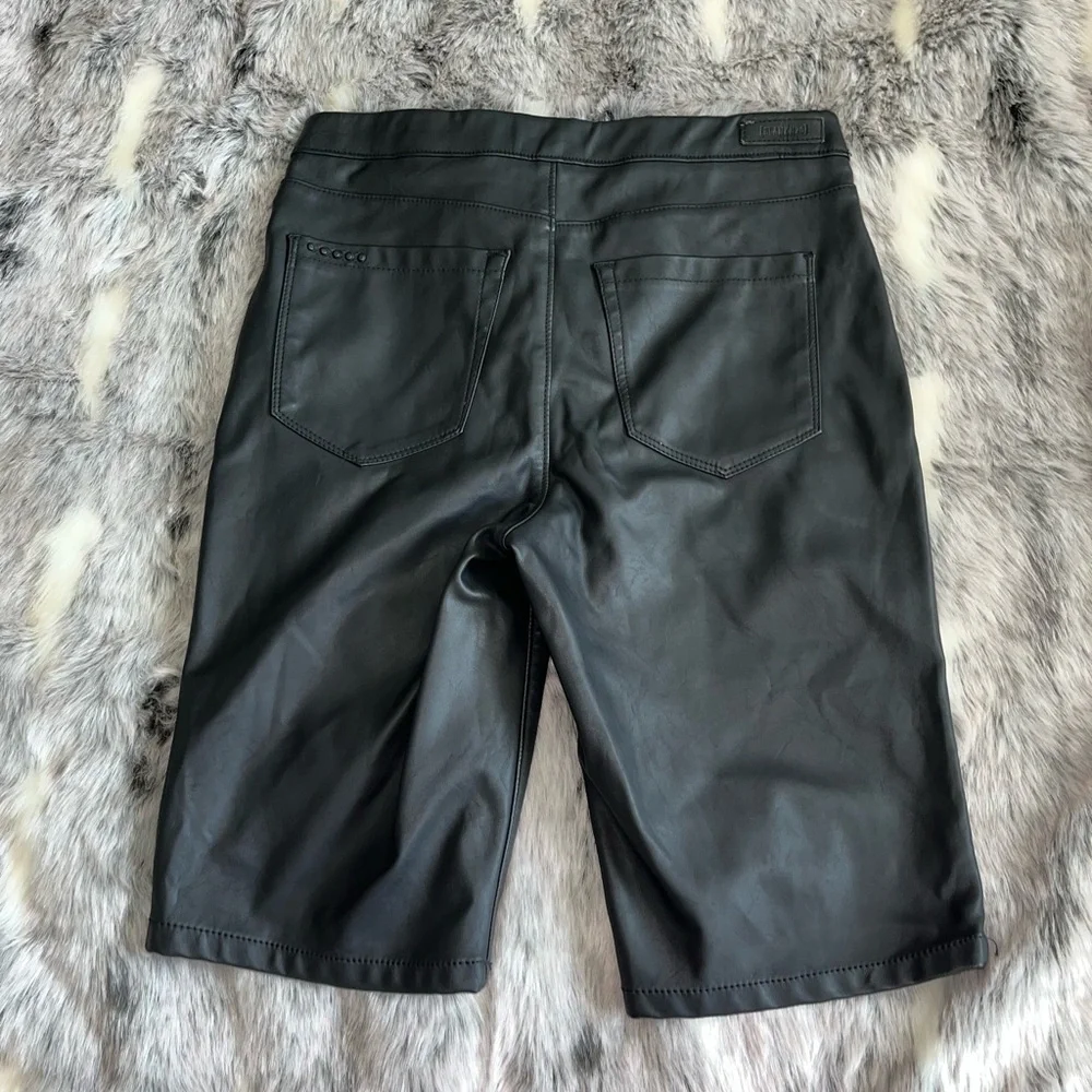 BlankNYC black vegan leather biker Bermuda shorts sz 27